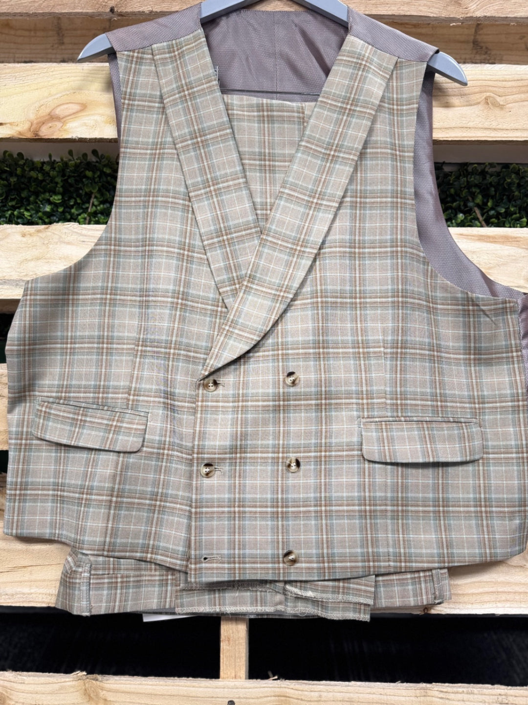 Vinci 3pc Suit 48R / 42W Beige Plaid