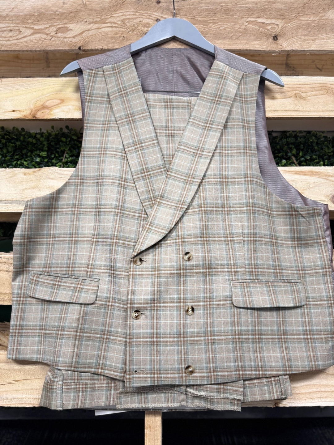 Vinci 3pc Suit 48R / 42W Beige Plaid