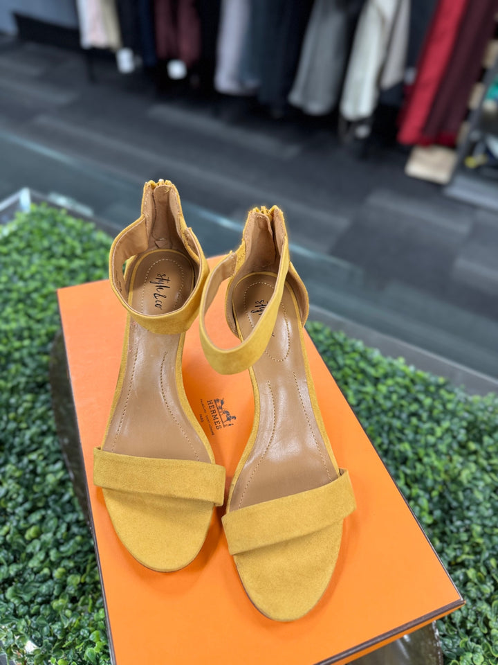 Style & Co. Sandals 9.5 Yellow