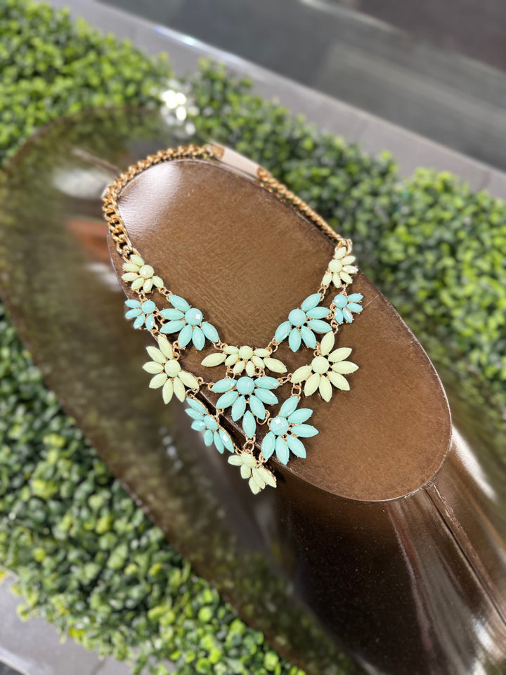 Gumbo Luxury Necklace One Size Blue, Light Green, Gold