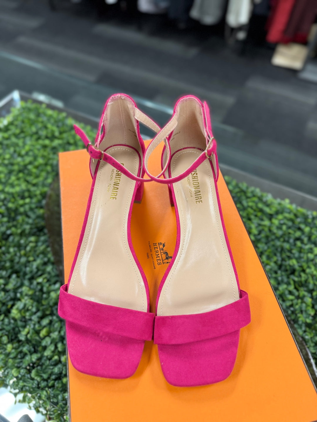 Cushionaire High-Heeled Sandals 9.5 Pink