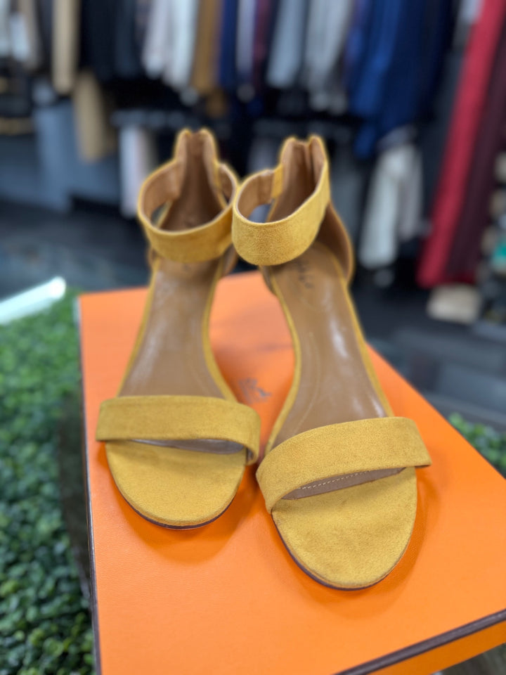 Style & Co. Sandals 9.5 Yellow