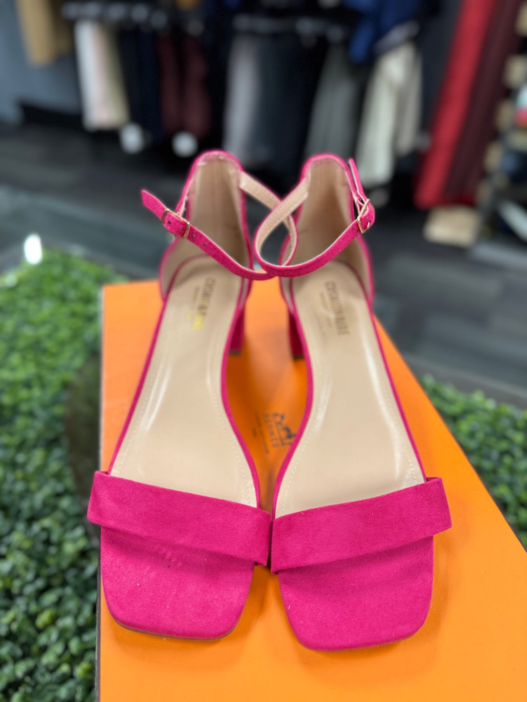 Cushionaire High-Heeled Sandals 9.5 Pink