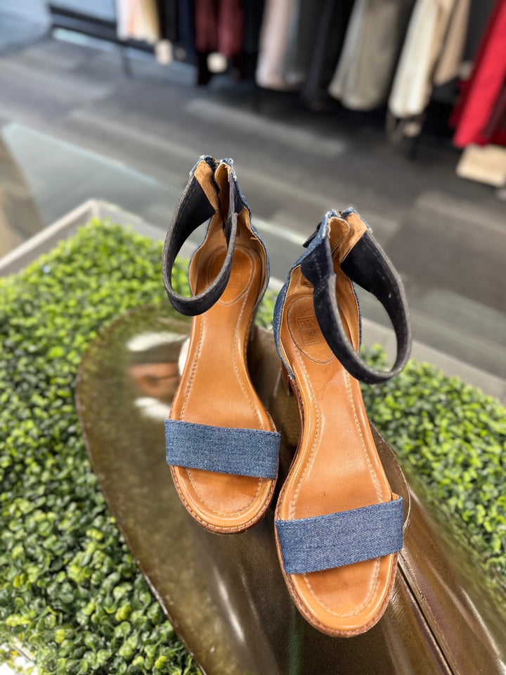 FRYE Sandals 7 Brown and Denim Blue