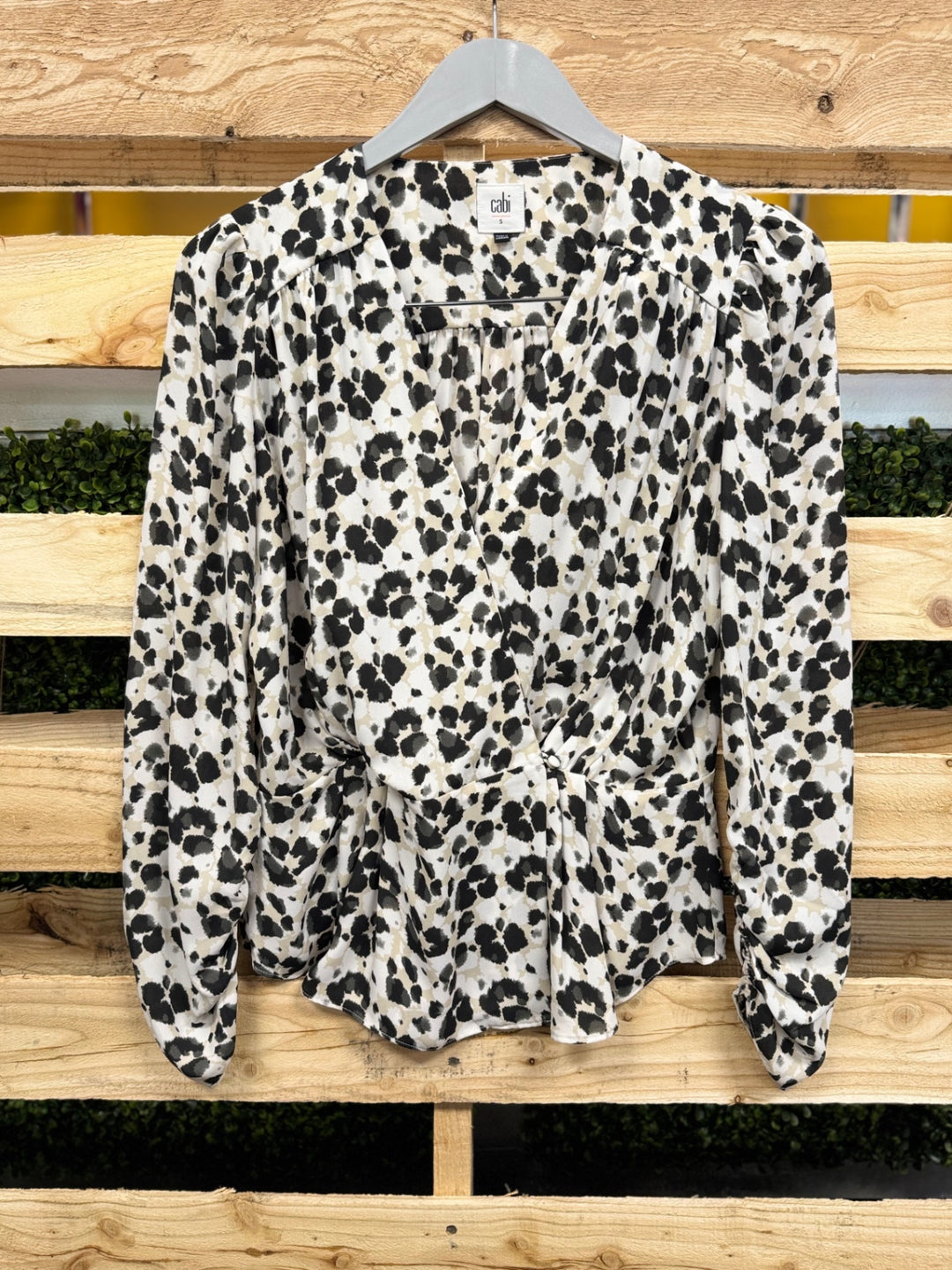 cabi Blouse SM Black and white