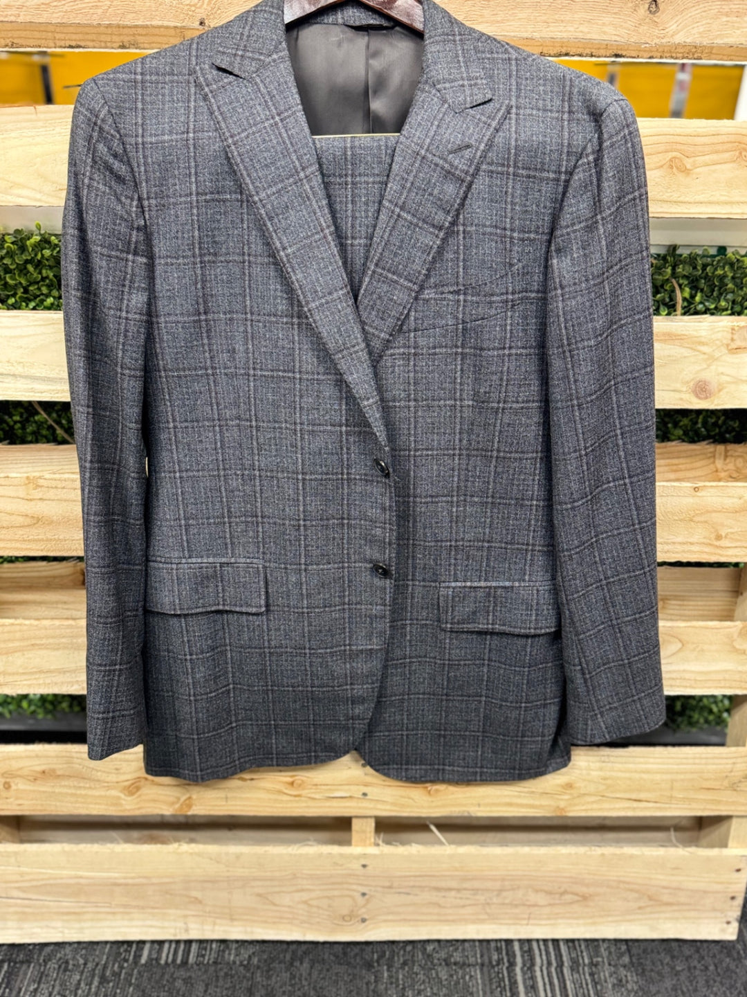 EIDOS Men's Suit 44L Gray with a subtle check pattern
