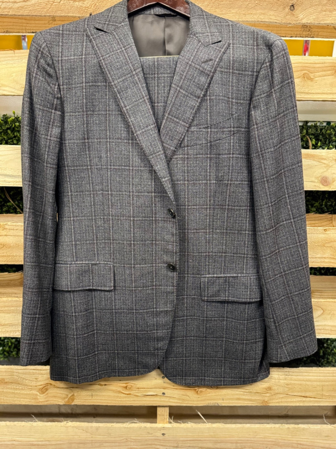 EIDOS Men's Suit 44L Gray with a subtle check pattern