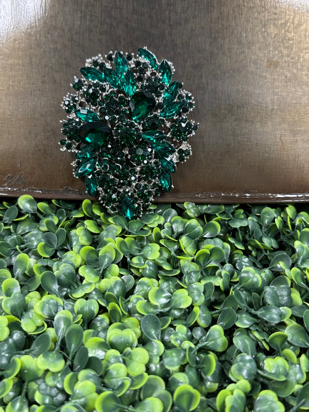 Gumbo Lux Jewelry Brooch Emerald green