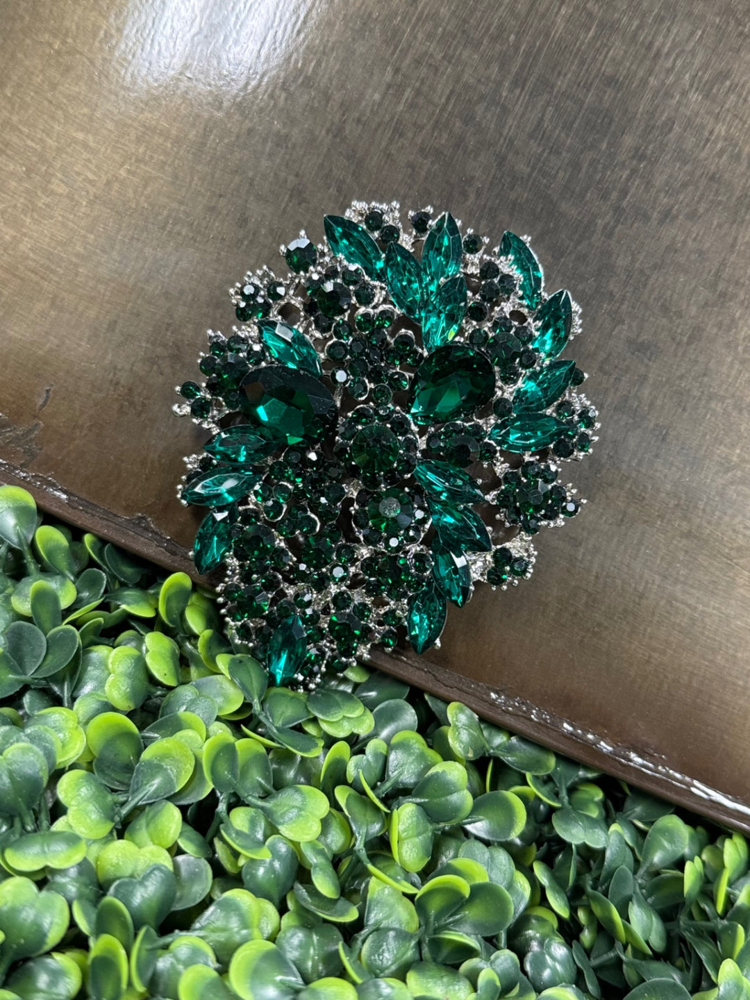 Gumbo Lux Jewelry Brooch Emerald green
