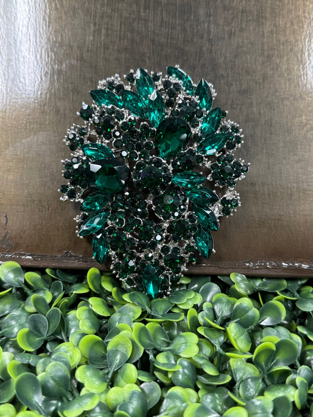 Gumbo Lux Jewelry Brooch Emerald green