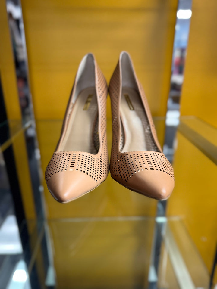 BCBG Women Shoes 13M Beige