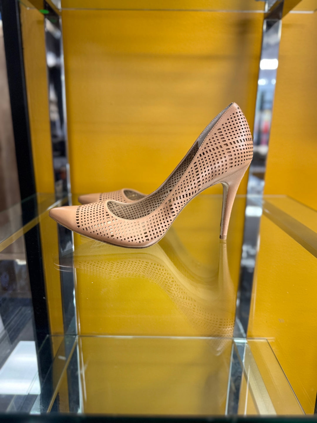 BCBG Women Shoes 13M Beige