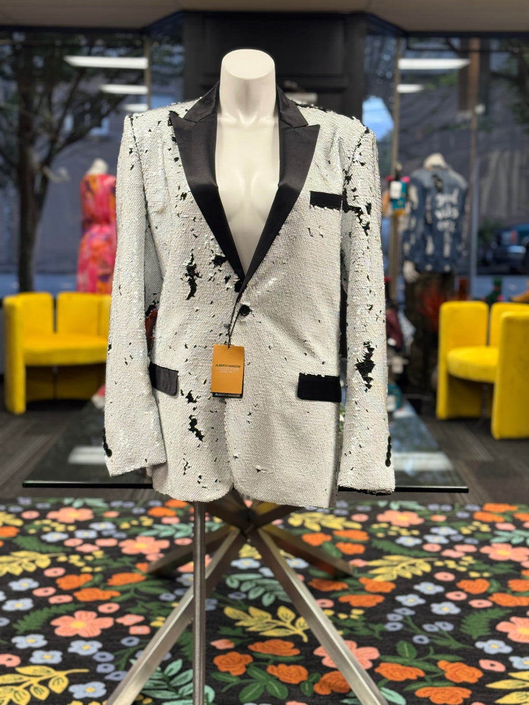 Alberto Naranjo Women's Blazer 4XL White with black accents