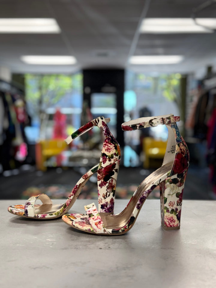 Madden Girl Women’s Shoe 9.5 floral pattern(