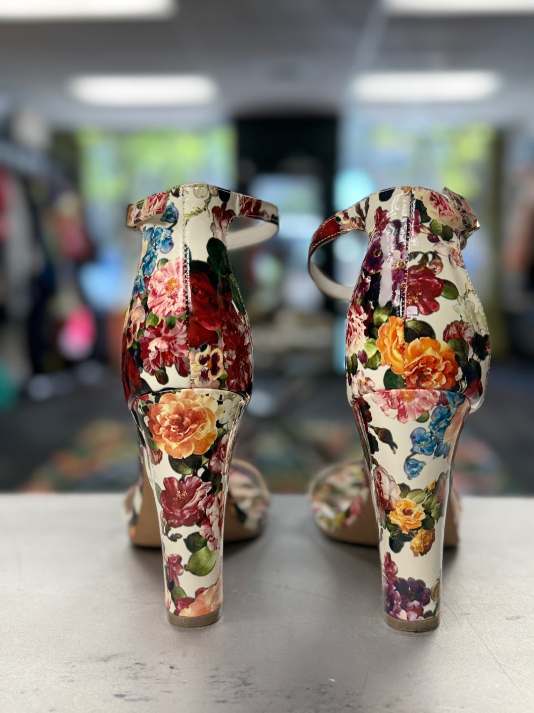 Madden Girl Women’s Shoe 9.5 floral pattern(