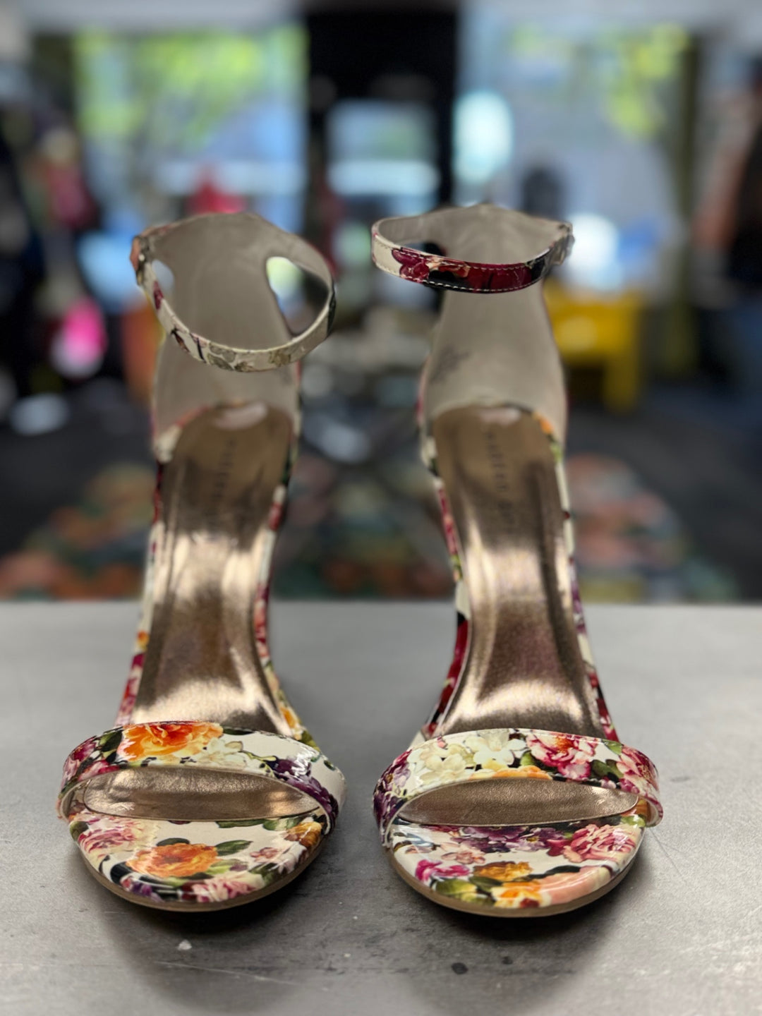 Madden Girl Women’s Shoe 9.5 floral pattern(