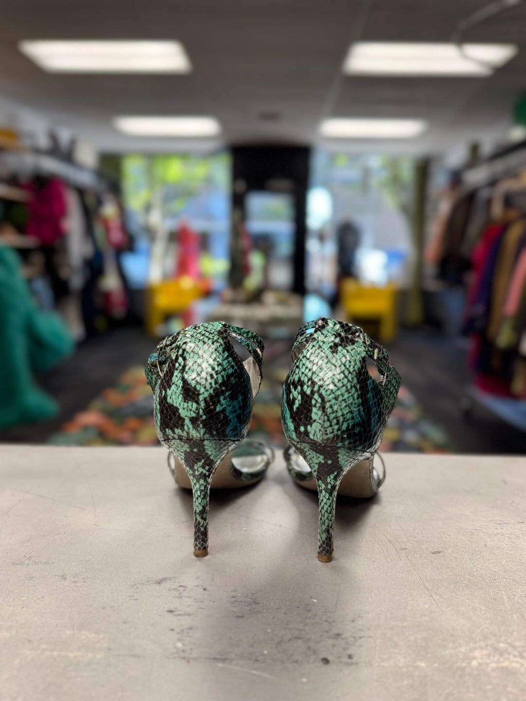 IMPO Women Shoes 9M Multicolor (Green, Black, White, Blue)