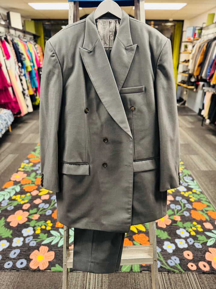 French Crown 2pc Men’s Suit - 52R Gray