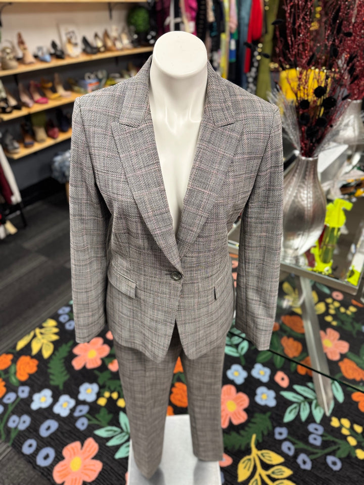 Tahari Pants 2pc Pant Suits (Blk/Grey Plaid)