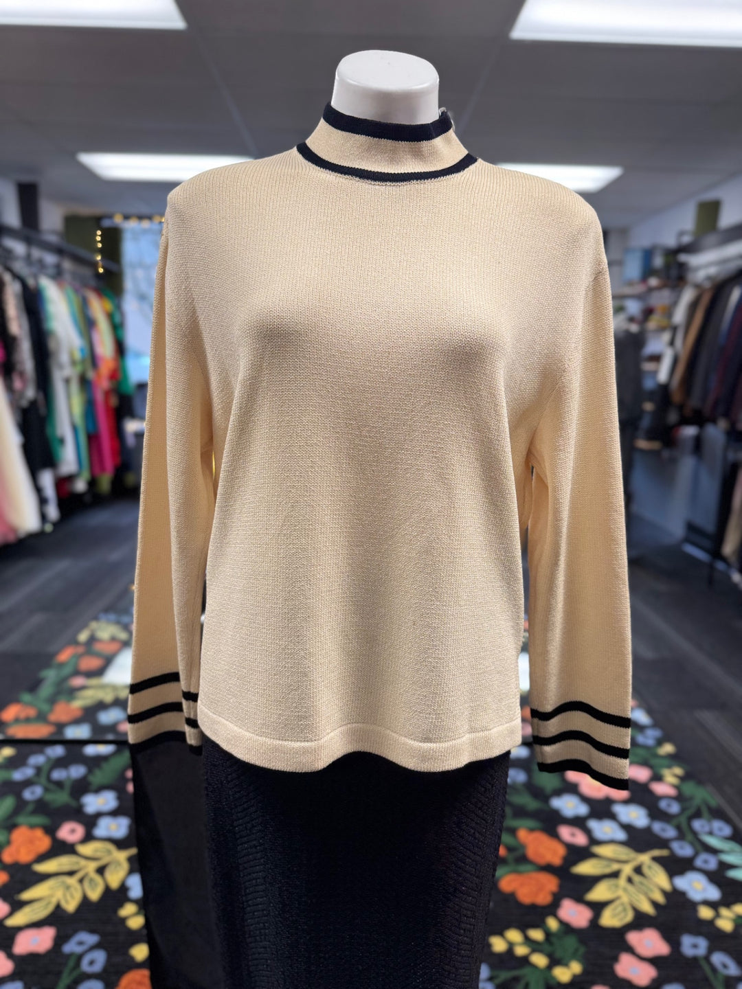 St. John Knit Women's Tops SM Cream/Black