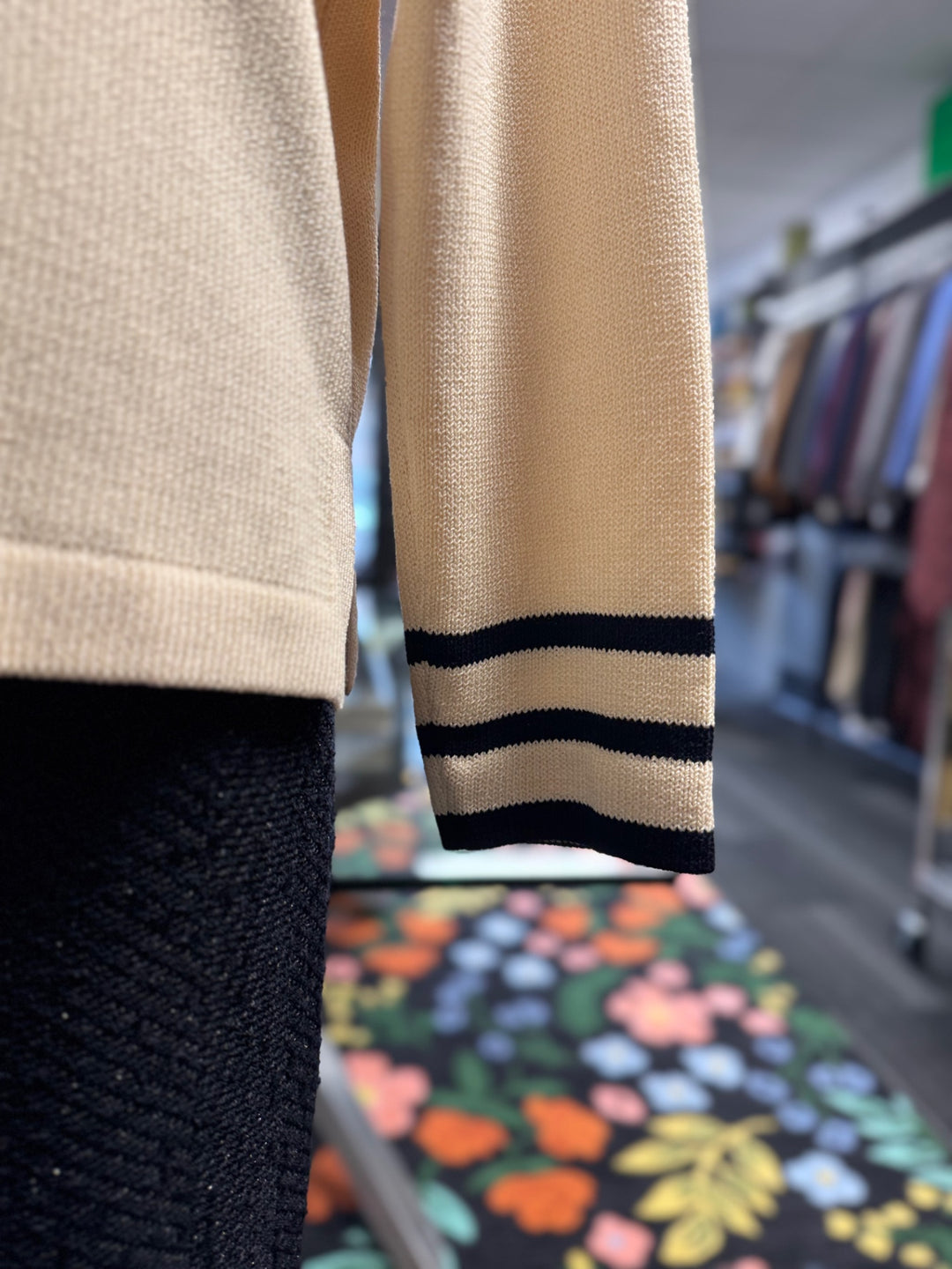 St. John Knit Women's Tops SM Cream/Black