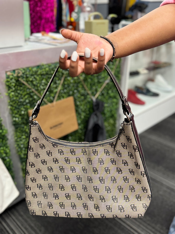 Dooney & Bourke Women’s Handbag (Beige & Black)