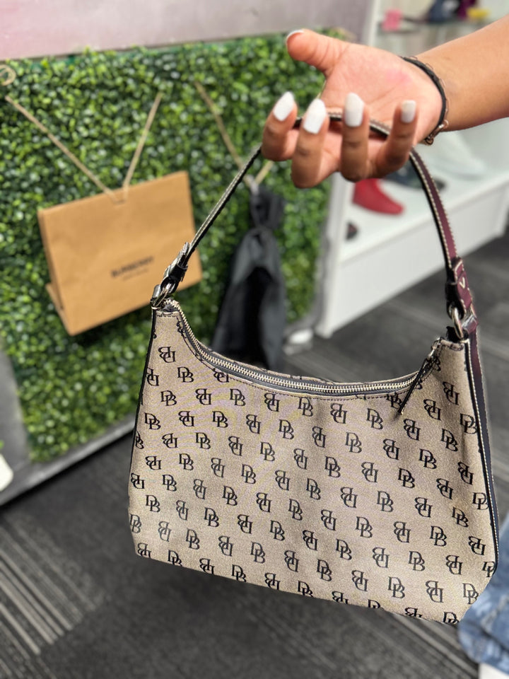 Dooney & Bourke Women’s Handbag (Beige & Black)