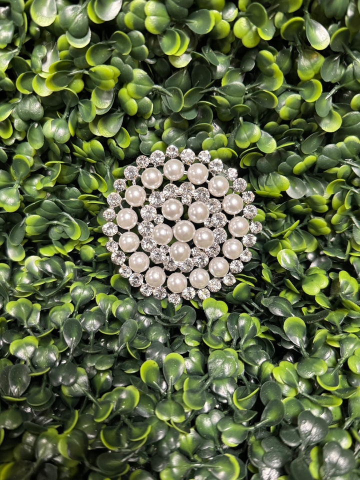 Gumbo Lux Jewelry Brooch - White & Silver