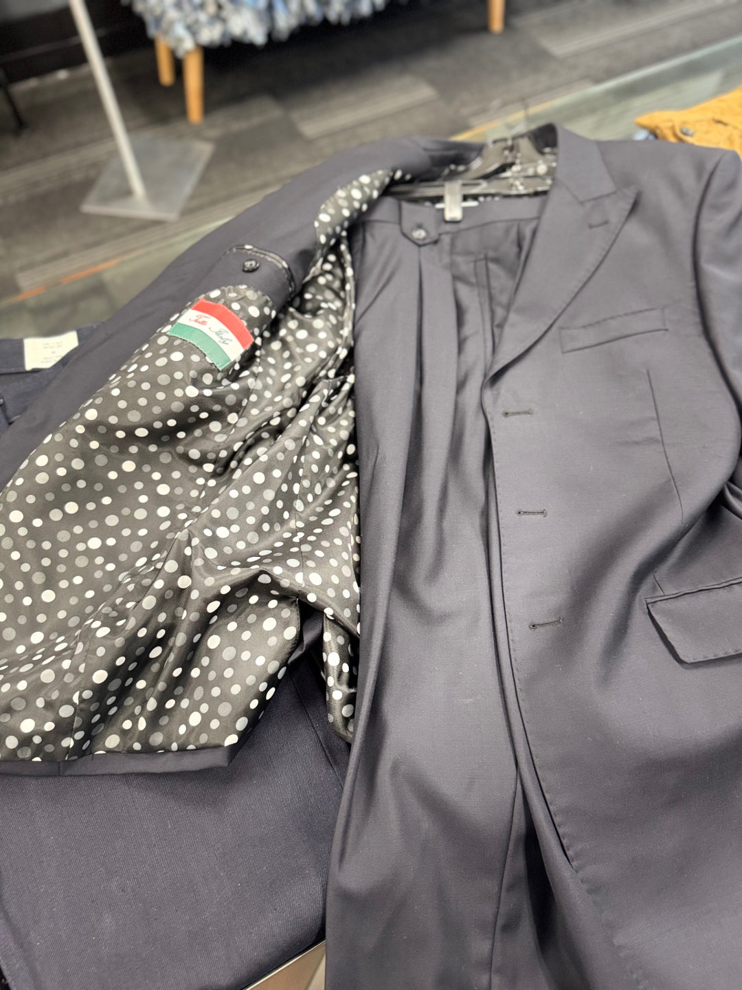 Super 106's Men's 2pc Suit - 38R Navy