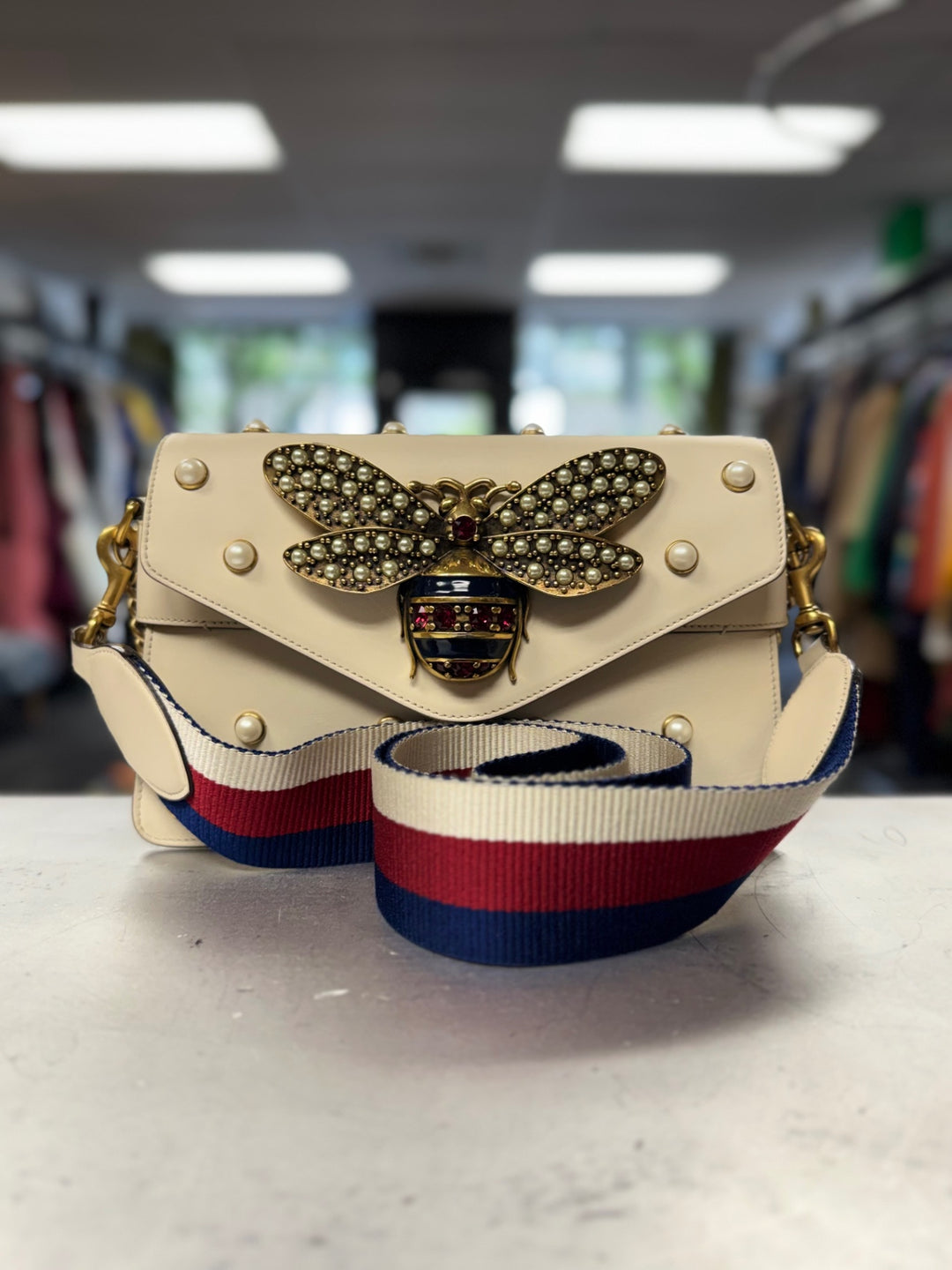 Authentic - Gucci Calfskin Queen Margaret Bee Pearl Cream Shoulder Bag/Crossbody