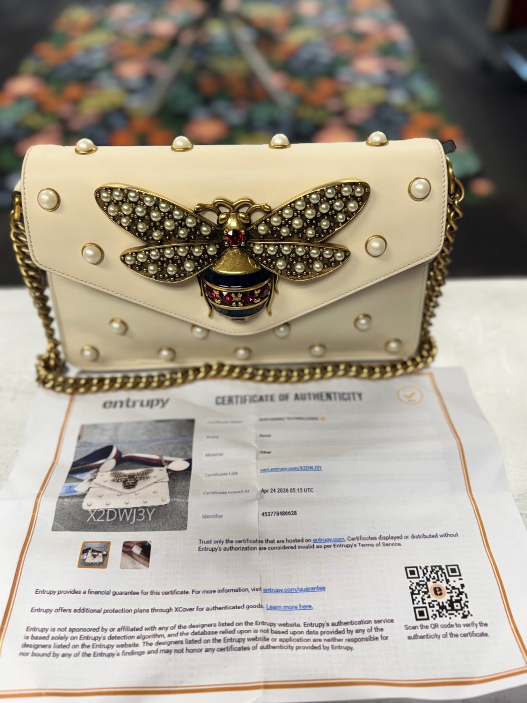 Authentic - Gucci Calfskin Queen Margaret Bee Pearl Cream Shoulder Bag/Crossbody