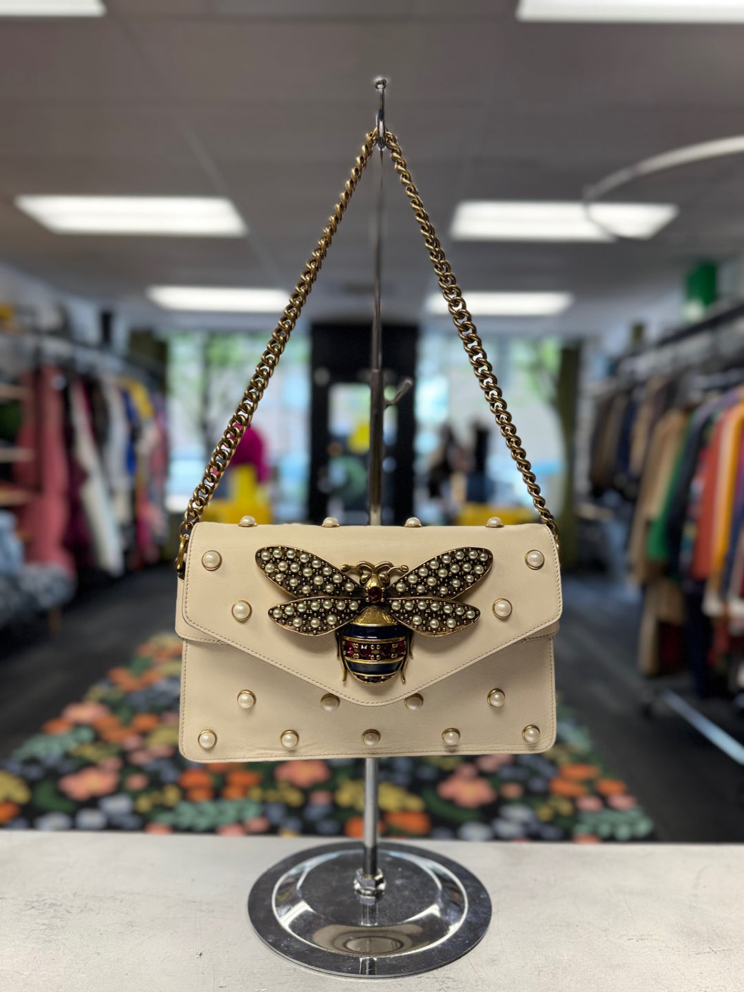 Authentic - Gucci Calfskin Queen Margaret Bee Pearl Cream Shoulder Bag/Crossbody