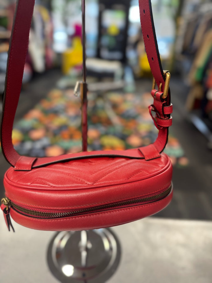 Authentic - Gucci Gold GG Monogram Red Quilted Leather Waist Belt Bum Bag
