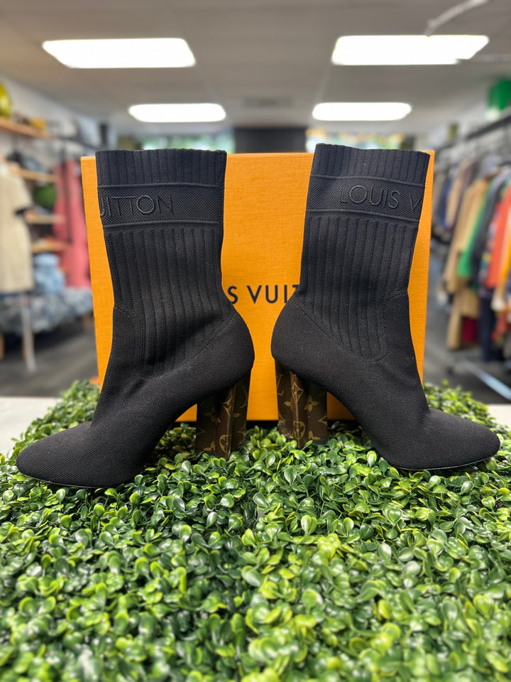 Authentic ~ Louis Vuitton Silhouette Ankle Boot 