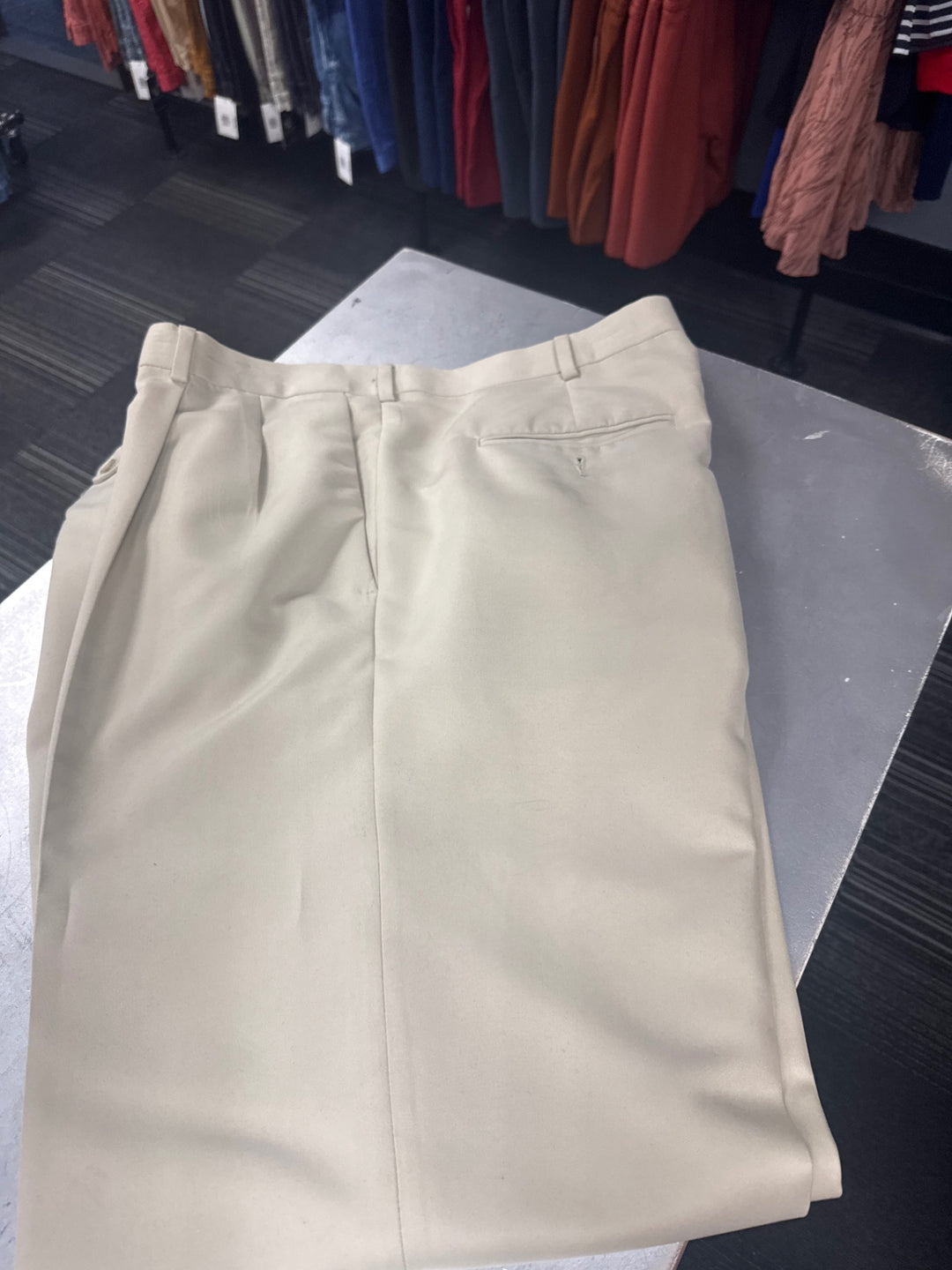 Perry Ellis Men's Khaki Pants (40x32 Beige)