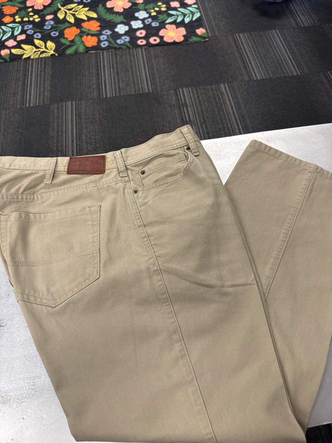 Dockers Men’s Denim (40x30 Beige)